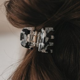  Small black and white panda-themed hair clip made of PU material, pack of 10 pieces.