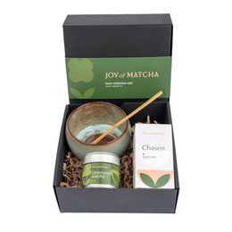  Luxury Matcha Tea Set ORGANIC - Includes ceramic matcha bowl, bamboo whisk, and organic matcha powder. Ideal for preparing and enjoying authentic Japanese-style matcha tea.