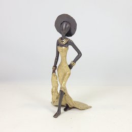 Bronze sculpture "Femme élégante with chapeau" by Soré | different sizes and colors