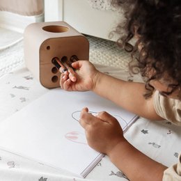 Portapenne in legno per bambini "cubo creativo"
