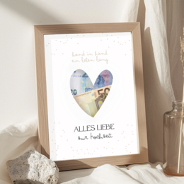  A4 poster featuring a heart-shaped landscape design with the text "Alles Liebe" (All the Best) in a wooden frame.