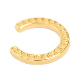 Ohrmanschette mit goldenen Punkten