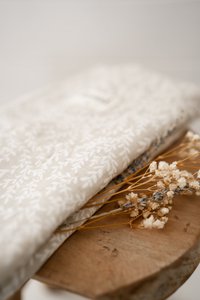 Mousselinedoek, voedingsdoek 120x120cm fijne takken crème
