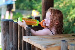 Pistolet na wodę Water Shooter 30 cm, rozpyla do 12 m, 3 kolory różne