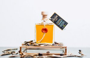 L'Oro Verde Di Puglia - Olive Oil Garlic - First Press - from Italy - 250ML - Extra Virgin - Superior Quality