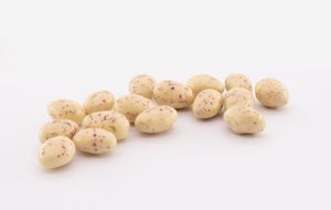 Geroosterde amandelen in witte chocolade met citroen en biologische rozenbloemen 2,5kg