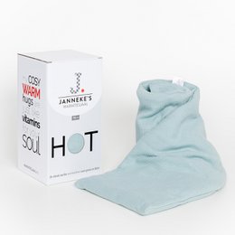 Cozy, ribbed scarf in a warm cocoa color. Made of soft, high-quality material for a luxurious feel. Ideal for keeping warm during the colder months.