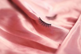 Lovely Lashes Deluxe Kit mit schwarzem Eyeliner
