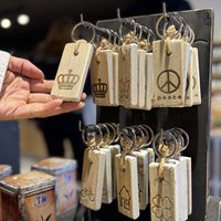 shop int black berlin display stick 6