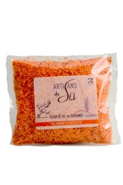 Fleur de Sel from Guérande with Espelette pepper, a premium seasoning blend featuring coarse sea salt and spicy Espelette pepper.