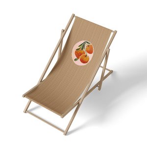 Ligstoel met oranje patroon