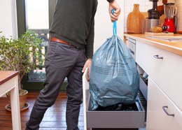 Recycled drawstring garbage bags, 35 liters, Blue Angel certified. Made from recycled materials, these durable bags are environmentally friendly and suitable for waste disposal.