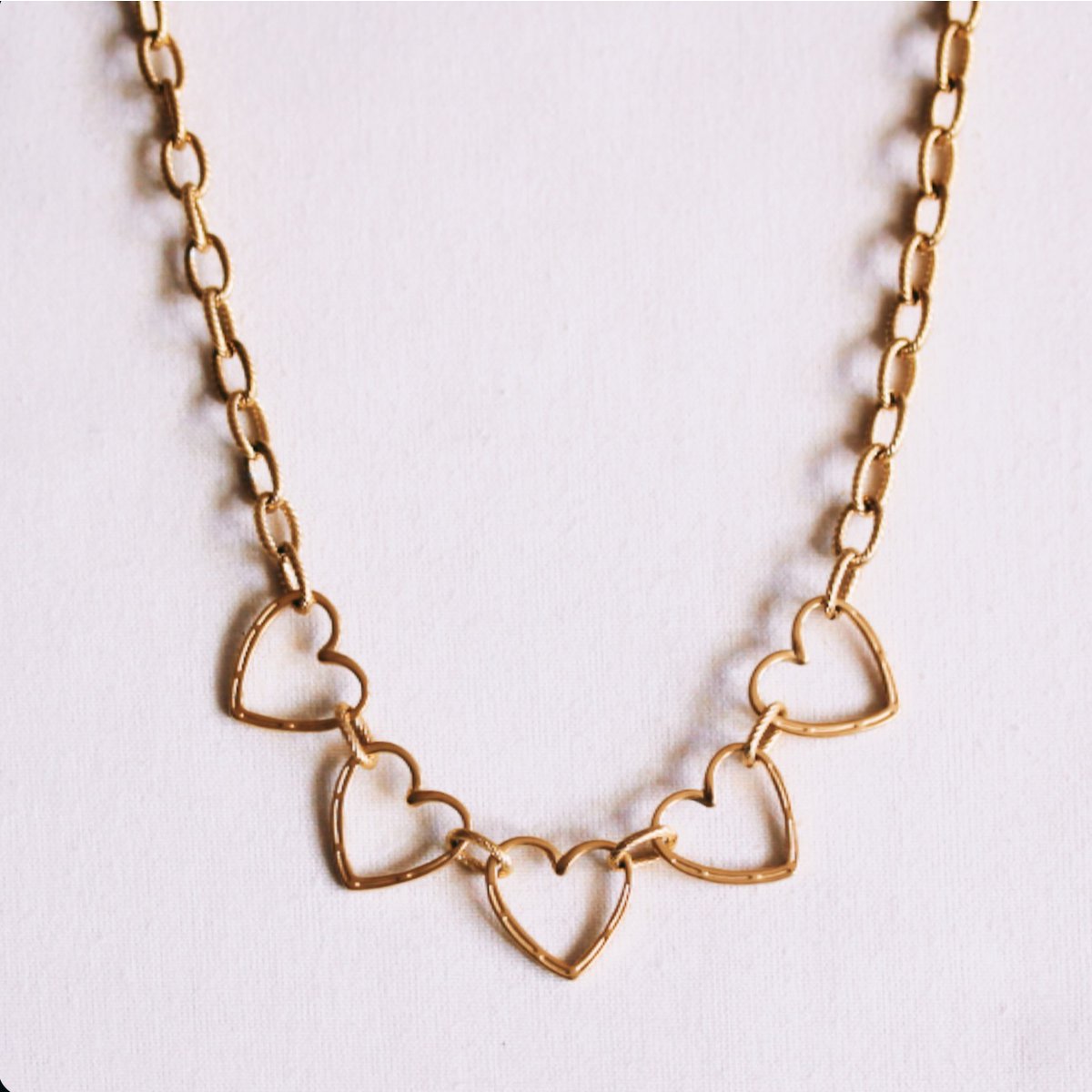 Chunky chain necklace with linked hearts