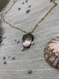 Naszyjnik z muszli | Paua/Abalone 40 cm złota, ręcznie robiona biżuteria plażowa ze stali nierdzewnej