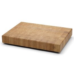 Premium oak wood cutting board with "Hannibal" branding, rectangular shape, suitable for kitchen use.