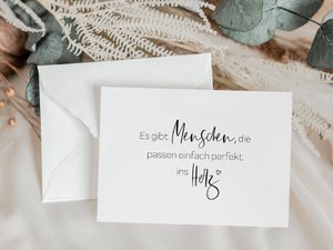 Postcard "Perfectly into the heart" statement