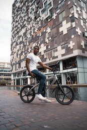 La Cruzaa Pedal assist Bluetooth Bicicletta elettrica Solarbeam Yellow