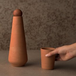 Terracotta water bottle with a spherical stopper, suitable for carafes.