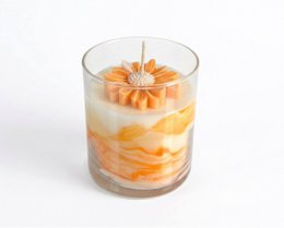 Amber bloom glass candle with dried flower decoration, warm orange and cream layered wax, cylindrical shape, decorative home fragrance.