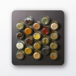 Étagère à épices · COLOR-MIX : noir, blanc, gris-brun · avec 20 verres · contreplaqué de bouleau · Façade HPL