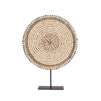 De Shell Martinique op standaard - natuurlijk wit