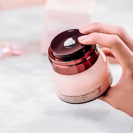 Hydro Boosting Dual Cream, a moisturizing cream in a 30ml or 50ml size, with a pink and red packaging.