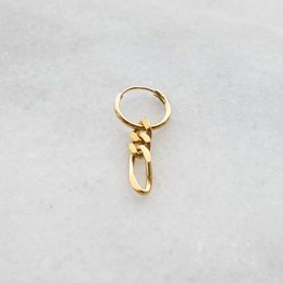 Figaro short hoop earrings in sterling silver and 24k gold plated. Circular hoop shape with a simple, minimalist design.