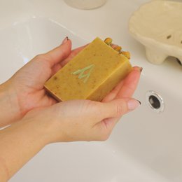 DELICATE CLEANSING NATURAL SOAP (ROSA ALBA, GOAT MILK & HONEY)