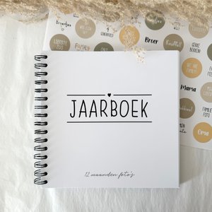 Jaarboek - 12 maanden foto's
