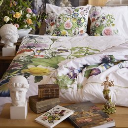 Organic bedlinen set with a floral garden design featuring vibrant colors, various flowers, and a soft, comfortable material. Suitable for a relaxing and cozy bedroom environment.