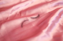Lovely Lashes Deluxe Kit mit schwarzem Eyeliner