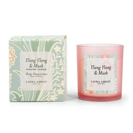 Ylang Ylang & Musk scented candle in a gift box. Floral, earthy fragrance with notes of ylang ylang and musk. Presented in a decorative glass container with a pink rim.