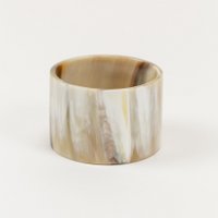 Breites Armband aus blondem Horn