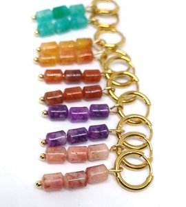 Mini-Creolen mit Jade-Säulensteinen (Set mit 5 Paaren)