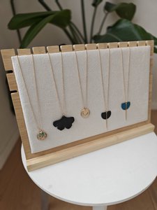 Display necklaces