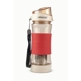 Sustainable drinking bottle with tea strainer, made of glass and metal in beige and red colors.