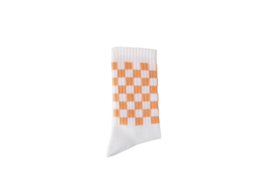 Coral and white checkered pattern kids' socks, available in sizes 23/28 and 29/34.