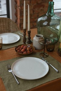 Olivgrünes Tischset aus Leinen