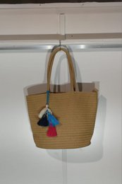  Wicker shoulder bag with colorful tassels