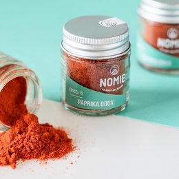 Organic sweet paprika powder in a 30ml glass jar. Vibrant red-orange color. Versatile seasoning for adding flavor to various dishes.