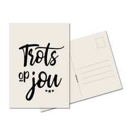 A greeting card with the text "Trots op jou" (Proud of you) in a handwritten-style font.