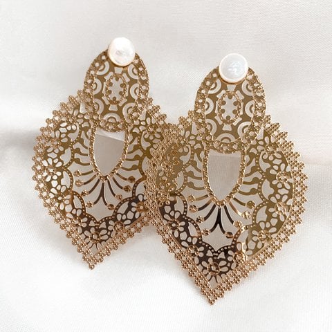 Gold and mother-of-pearl Mya earrings