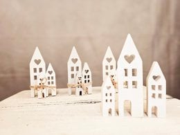 Set of 3 miniature white houses with heart shapes, decorative statues for home decor.