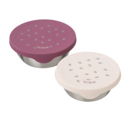  Two-piece snack box set with berry-patterned lids in pink and white colors. Ideal for storing and transporting healthy snacks for kids.