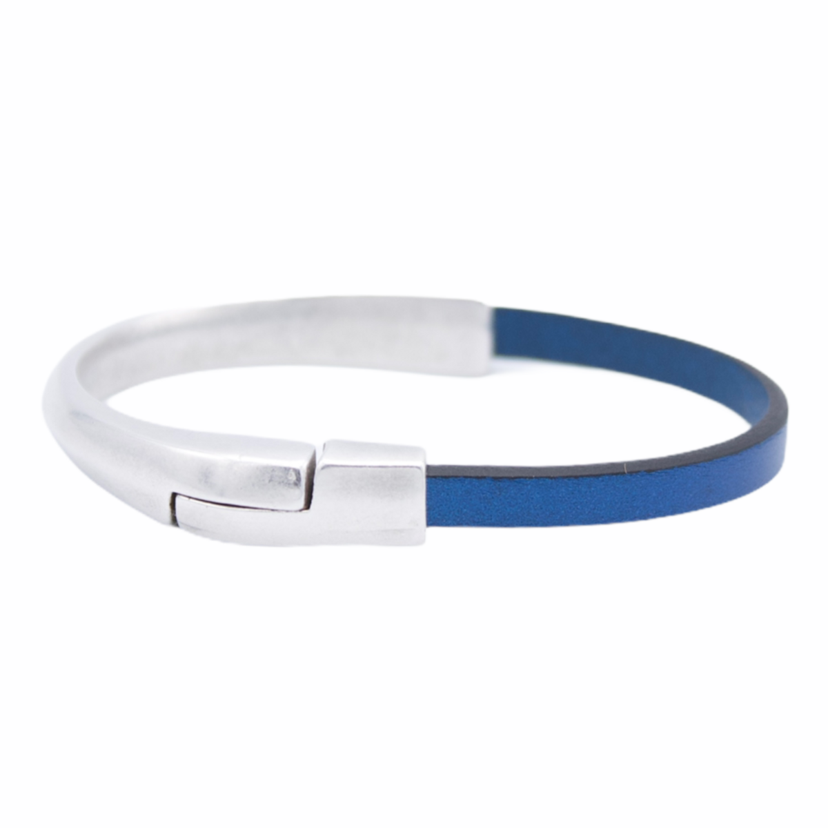 AMACAYACÚ (silver) leather bracelet with magnetic closure