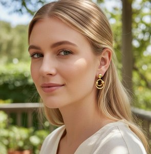 Knotted Earring in gold _ brass