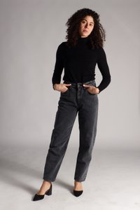 Women's Mom jeans - emblematic of the 80s