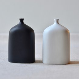 Schwarz + Weiß Fläschchen Salz + Pfeffer-Set