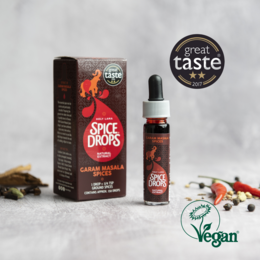 Natural spice extract in a glass bottle, used to add flavor to curries and other dishes. Vegan and great taste certified.