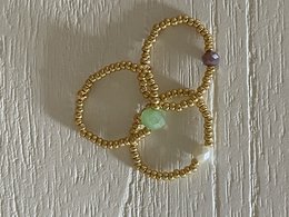 Rings Sparkle Gold Facet - Stack rings with gold-toned metal and faceted gemstones in various colors including green, red, and blue.